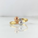 You and Me Ring 1.2gr / Size 8 3/4 / Three 18K Golds