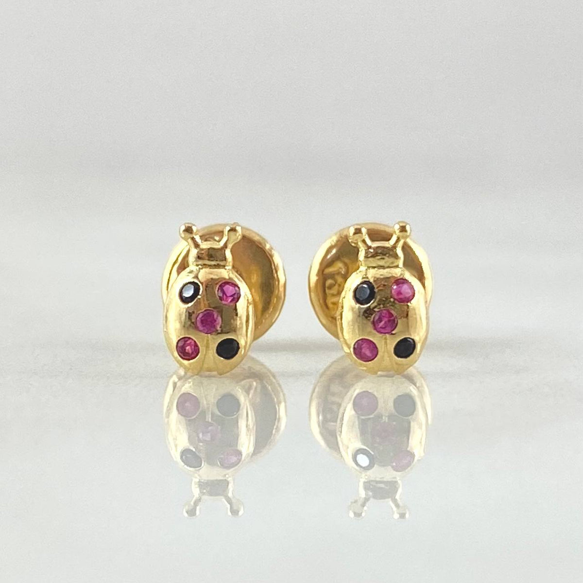 Ladybug Stud Earrings 0.65gr / 18K Yellow Gold