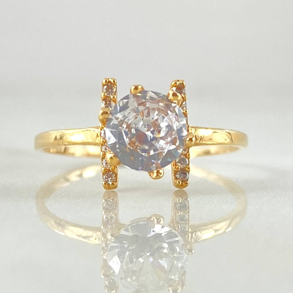 Linear Solitaire Ring 1.5gr / Size 6 / 18K Gold